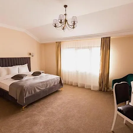 4cardinal's Boutique Braşov