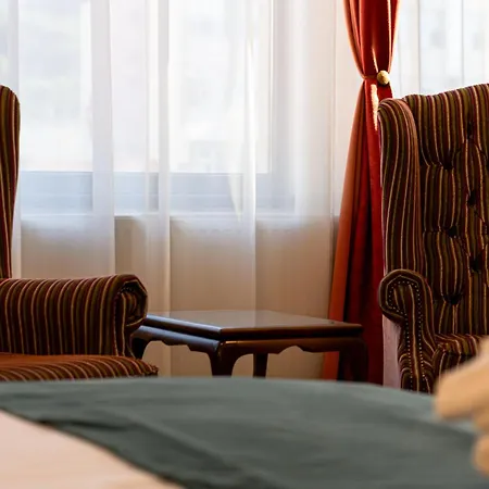 4cardinal's Boutique