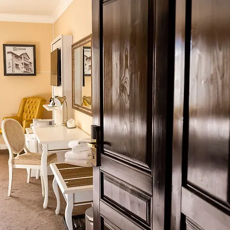 Готель 4cardinals Boutique Брашов