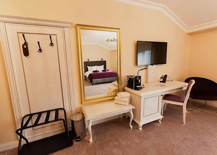 4cardinals Boutique فندق براشوف