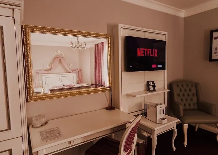 4cardinals Boutique فندق